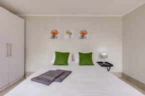 5min from EastGateMall - Private Unit 6 with a POOL and FREE WiFi